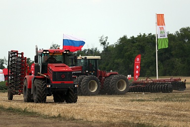 На «Всероссийском дне поля-2018» состоялся парад-выставка сельхозтехники