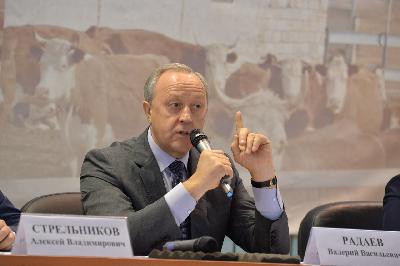 Губернатор выступил на семинаре-совещании по развитию животноводства в Саратовской области 
