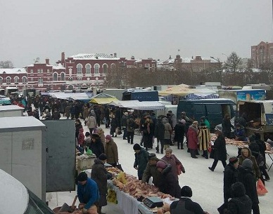 На Театральной площади Саратова прошла первая в текущем году ярмарка