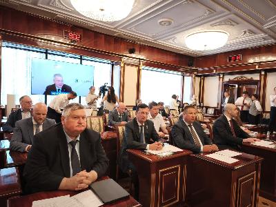 Сегодня в рамках 12-го Открытого чемпионата России по пахоте в Ленинградской области заместитель Председателя Правительства области - министр сельского хозяйства области Роман Ковальский принял участие в заседании комиссии Государственного Совета РФ