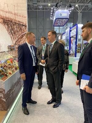 На выставке «Золотая осень – 2022» стенд Саратовской области посетил Министр сельского хозяйства РФ Дмитрий Патрушев