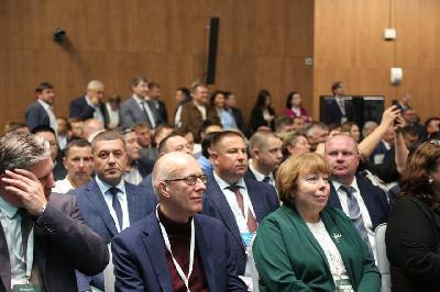 Сегодня заместитель Председателя Правительства Саратовской области - министр сельского хозяйства Саратовской области Роман Ковальский, посетил круглый стол «Ветеринария и животноводство. Шаг в будущее»