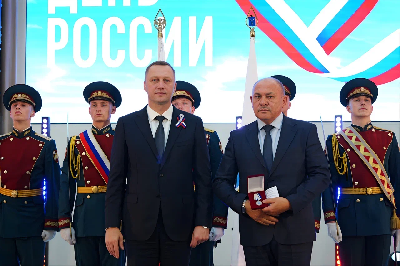 Роман Бусаргин наградил представителей АПК медалями Губернатора Саратовской области «За содействие специальной военной операции»