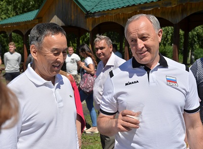 Губернатор посетил торговую площадку на Кумысной поляны, где реализуется напиток кумыс 