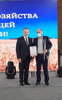 Саратовским сельхозтоваропроизводителям вручены Благодарственные письма Совета Федерации ФС РФ и Саратовской областной Думы