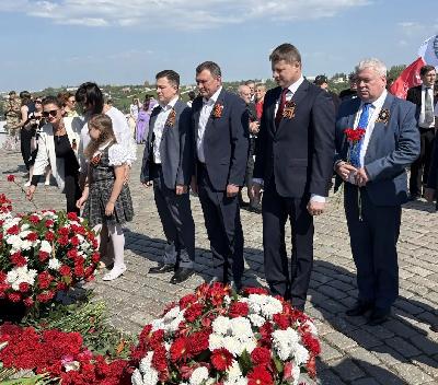 Василий Котов почтил память героев Великой Отечественной войны и специальной военной операции 
