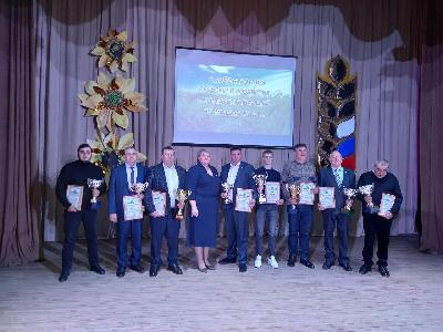 Передовиков агропромышленного комплекса Базарно-Карабулакского района наградили переходящими Кубками главы района