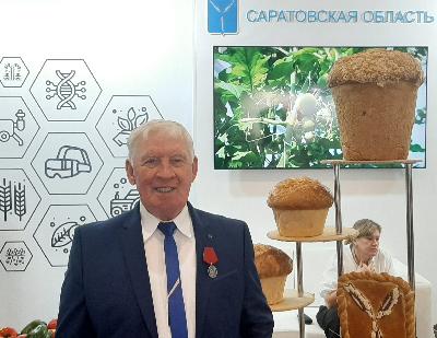 Председатель Правительства Михаил Мишустин вручил медаль ордена «За заслуги перед Отечеством» 2 степени аграрию из Саратовской области