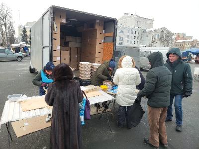 Птицефабрики региона привезли на Театральную площадь порядка 200 000 штук яиц