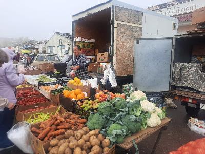 Заместитель министра сельского хозяйства области Наталья Мариевская ознакомилась с организацией ярмарочной торговли в Красном Куте