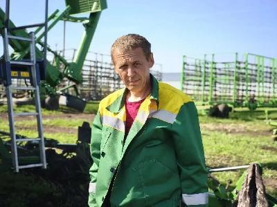 АПК в лицах: передовики производства Калининского района Юрий Тимошкин и Алексей Шевченко 
