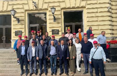 Сельхозтоваропроизводители региона укрепляют партнерские отношения с Петербургским тракторным заводом