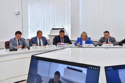 Роман Ковальский рассказал губернатору области Роману Бусаргину о ходе уборочной кампании