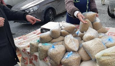 Жители Саратова благодарят в соцсетях аграриев региона за ассортимент продуктов на ярмарке на Театральной площади