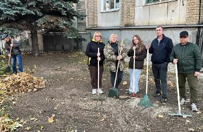 Специалисты регионального минсельхоза приняли участие в общеобластном субботнике