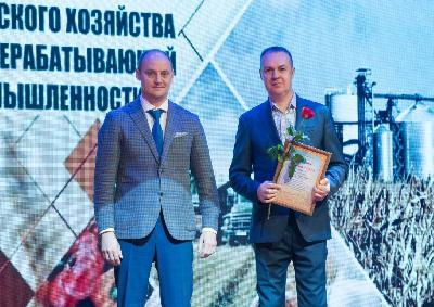Сельхозтоваропроизводителей Марксовского района чествовали караваем урожая-2025