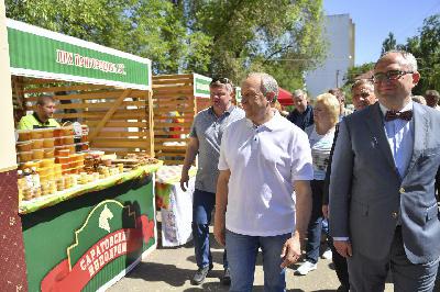 Прошла ярмарка - дегустация на площадке Саратовского ипподрома