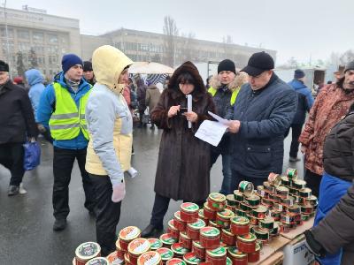 Роман Ковальский проверил работу ярмарки на Театральной площади 