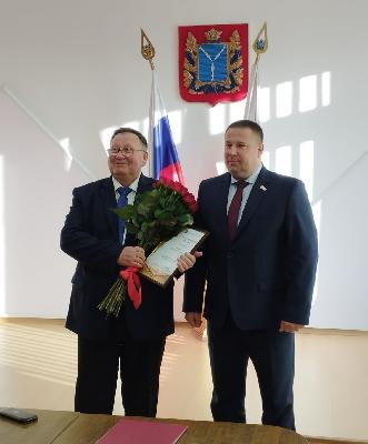 Роман Ковальский поздравил президента Ассоциации крестьянских (фермерских) хозяйств, сельскохозяйственных кооперативов и иных сельскохозяйственных товаропроизводителей Саратовской области «Возрождение» Александра Кожина с Юбилеем 