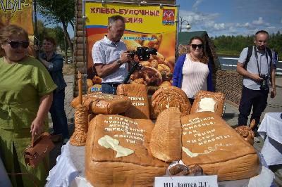 На VII Открытом районном фестивале "Хлебная пристань" выбрали лучший каравай 