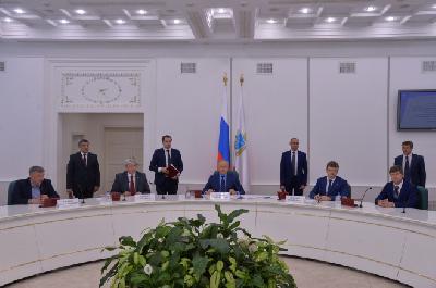 В Правительстве области подписано Соглашение о сотрудничестве в реализации масштабного проекта по строительству зерновых хабов