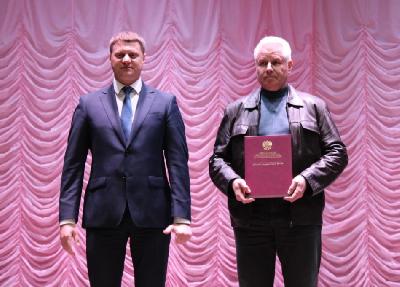 Василий Котов наградил передовиков АПК правобережных районов области 