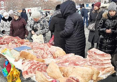 На Театральной площади снова будут продавать мясо и молоко