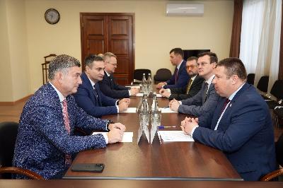 Роман Ковальский и директор ВНИИРО Кирилл Колончин обсудили новые вызовы и новые решения для рыбохозяйственного комплекса региона