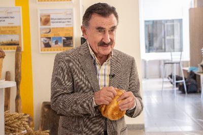 Леонид Каневский побывал в Саратове и посетил музей «Саратовский калач»