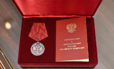 Тракторист из Екатериновского района награжден медалью Президента  