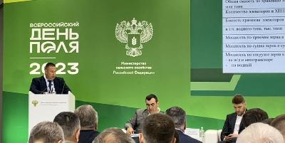 В рамках выставки «Всероссийский день поля – 2023» в Республике Татарстан прошло оперативное совещание  по подготовке к проведению уборочных работ в субъектах ПФО в 2023 году под председательством заместителя министра РФ Андрея Разина 