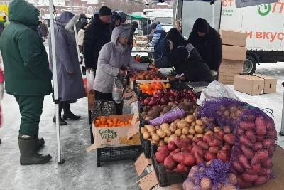 Более двух тонн овощей борщевого набора привезли сельхозтоваропроизводители региона на Театральную площадь 