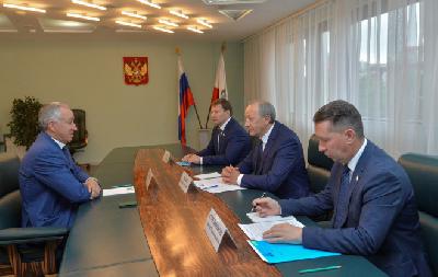 Губернатор Валерий Радаев встретился с президентом компании «Сады Придонья» Андреем Самохиным