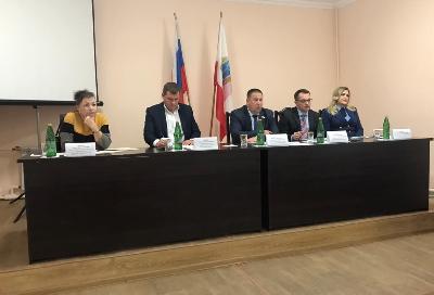 Вопрос повышения заработной платы аграриев обсудили в Перелюбском районе 