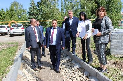 Роман Ковальский ознакомился с ходом посевной кампании и благоустройством сельских территорий в Ивантеевском районе 