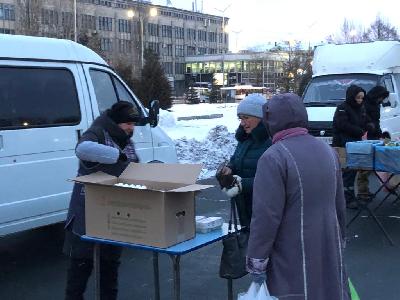  Пять птицефабрик привезли свою продукцию на ярмарку на Театральной площади
