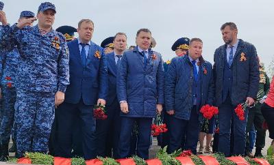 Роман Ковальский принял участие в церемонии возложения цветов к Вечному огню на Соколовой горе 